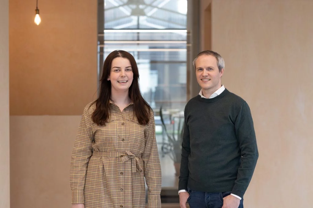 Over adviesbureau public minds